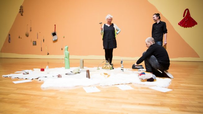 Villa Stuck - SHE WANTS TO GO TO HER BEDROOM BUT SHE CAN‘T BE BOTHERED
30 Jahre Schmuck von Lisa Walker